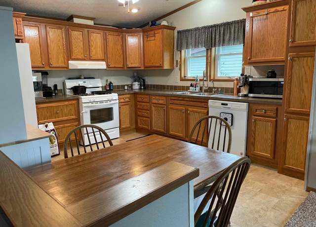 Property at 1312 104th Pl NE, Blaine, MN 55434, 3 beds, 2 baths
