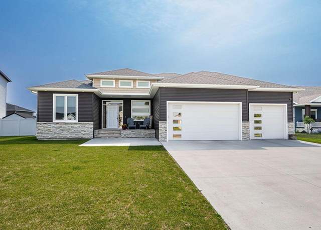 Property at 3664 Valley View Dr S, Fargo, ND 58104, 5 beds, 4 baths