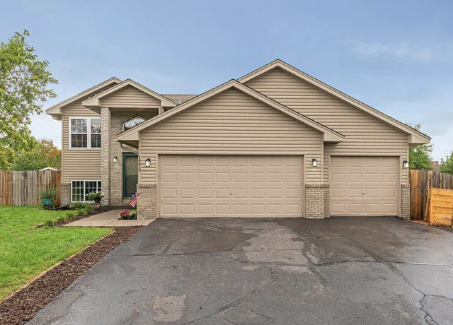 Property at 14617 Zilla St NW, Andover, MN 55304, 3 beds, 2 baths