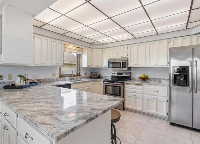 Property at 2824 Aglen St, Roseville, MN 55113, 3 beds, 2 baths