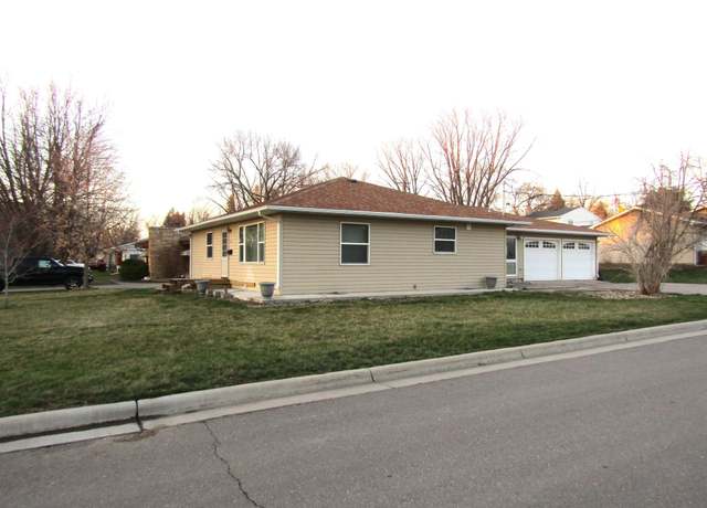 Property at 214 S 12th St, Montevideo, MN 56265, 3 beds, 2 baths