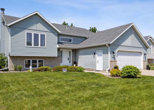 Property at 2819 33rd St S, Fargo, ND 58103, 4 beds, 3 baths