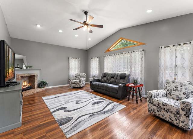 Property at 28980 Old Towne Rd, Chisago City, MN 55013, 2 beds, 1 bath