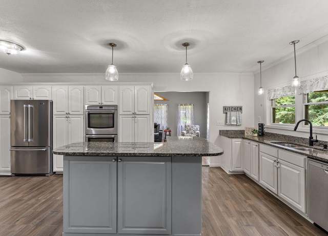 Property at 28980 Old Towne Rd, Chisago City, MN 55013, 2 beds, 1 bath