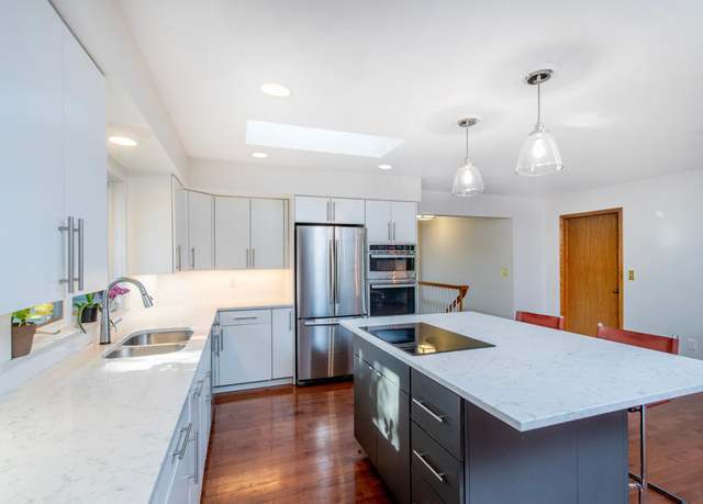 Property at 1070 Jefferson Ave, Saint Paul, MN 55105, 5 beds, 4 baths