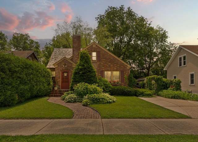 Property at 825 5th Ave SW, Faribault, MN 55021, 2 beds, 2 baths