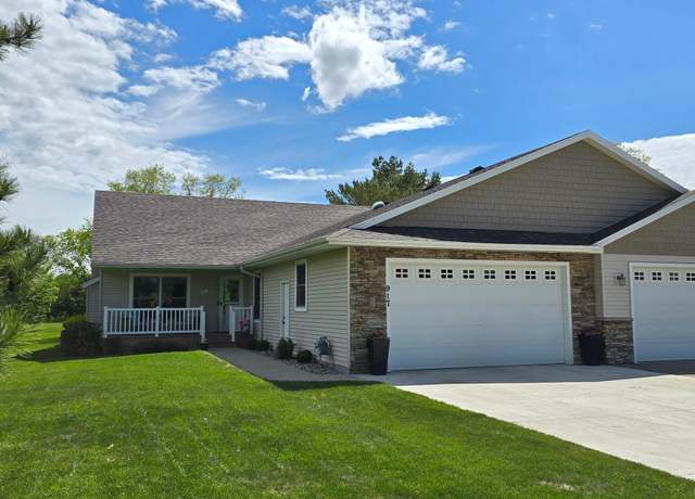 Property at 917 Lake Forest Cir, Detroit Lakes, MN 56501, 3 beds, 3 baths
