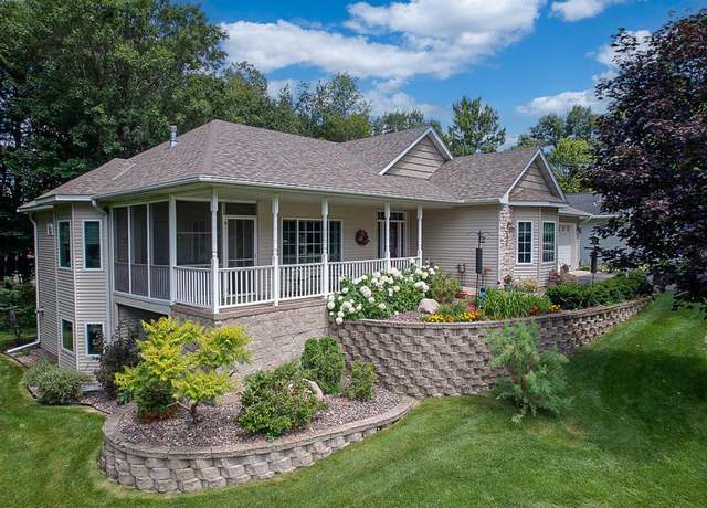 Property at 1507 37th St S, Saint Cloud, MN 56301, 4 beds, 3 baths
