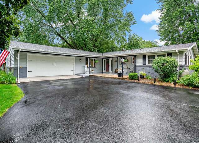 Property at 2091 Kenwood Dr E, Maplewood, MN 55117, 4 beds, 2 baths