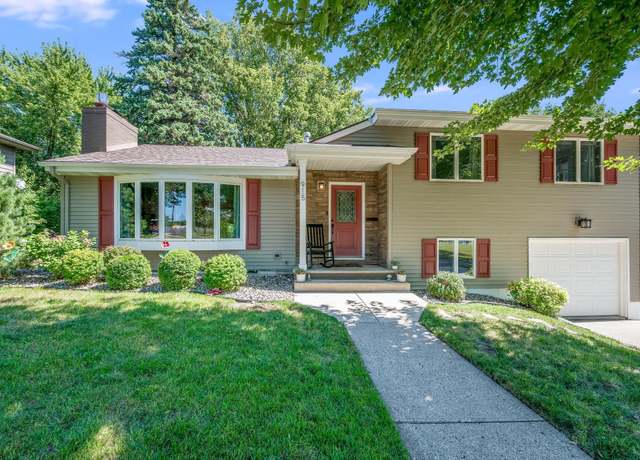 Property at 915 S Hampton St, Fairmont, MN 56031, 3 beds, 2 baths