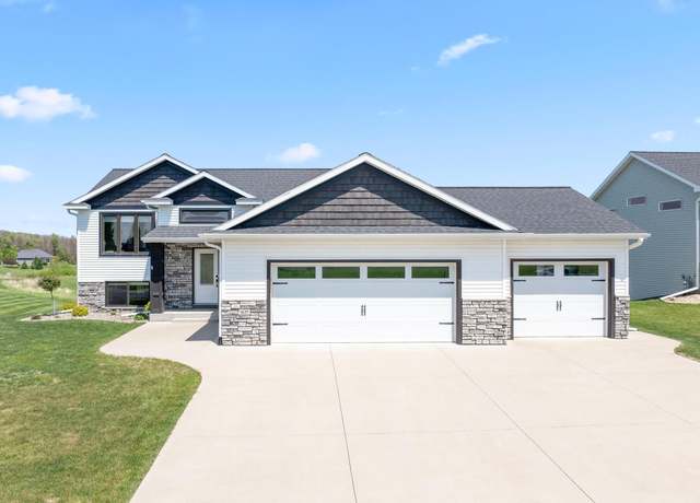 Property at 409 10th St NW, Dodge Center, MN 55927, 4 beds, 3 baths