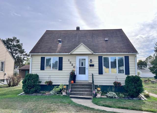 Property at 1220 12th St S, Virginia, MN 55792, 3 beds, 2 baths