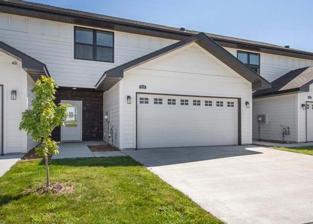 Property at 819 Viburnum St, Belle Plaine, MN 56011, 3 beds, 3 baths