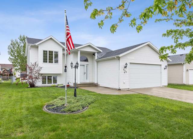 Property at 909 Homestead Ct, West Fargo, ND 58078, 4 beds, 3 baths