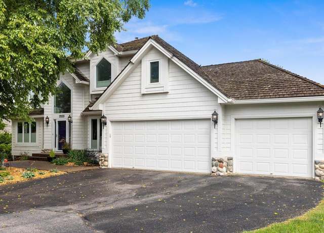 Property at 7820 W 96th St, Bloomington, MN 55438, 6 beds, 4 baths