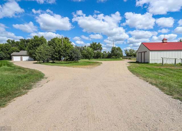 Property at 1604 32nd Ave W, Fargo, ND 58078, 5 beds, 4 baths