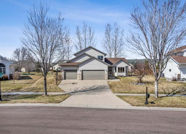 Property at 1553 61st Ave S, Fargo, ND 58104, 4 beds, 3 baths