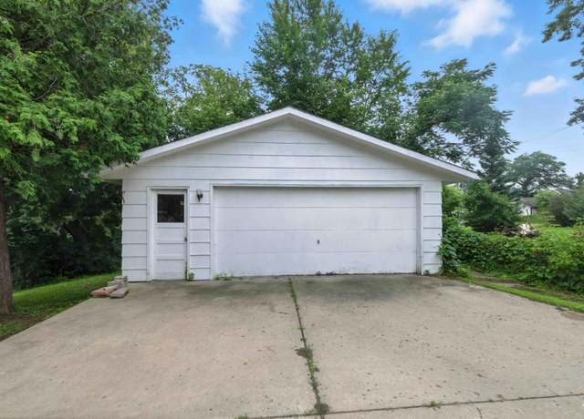 Property at 924 Grove St, Brainerd, MN 56401, 3 beds, 2 baths