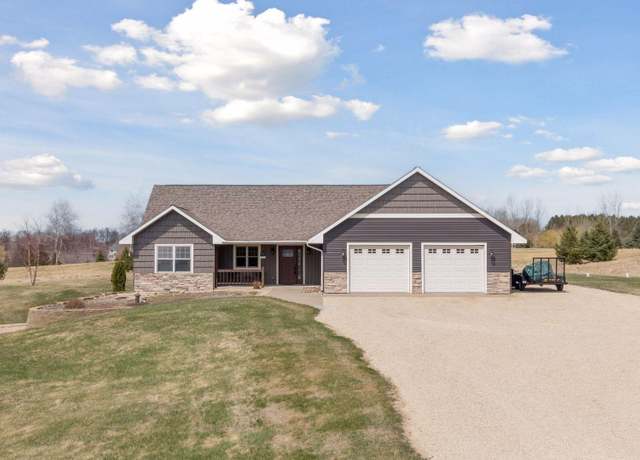 Property at 1726 97th Ave, Hammond, WI 54015, 3 beds, 3 baths