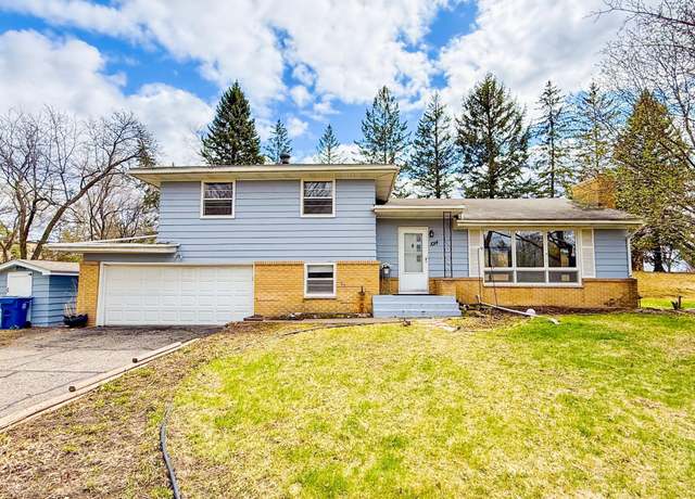 Property at 1014 Sunnyview Ln, Minnetonka, MN 55305, 4 beds, 2 baths