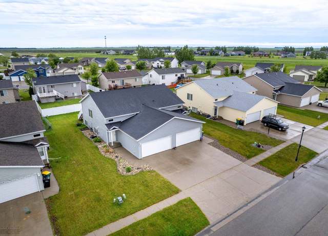 Property at 1131 38 1/2 Ave W, West Fargo, ND 58078, 3 beds, 2 baths