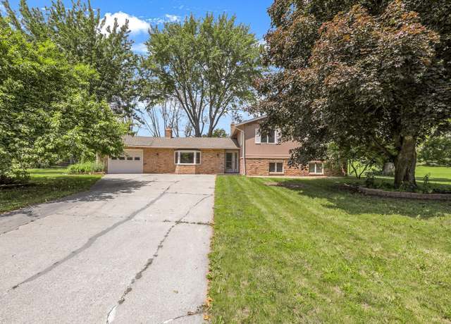 Property at 1470 Scenic Vw, Chaska, MN 55318, 4 beds, 2 baths