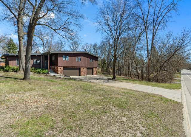 Property at 2792 Helen St N, North Saint Paul, MN 55109, 5 beds, 3 baths
