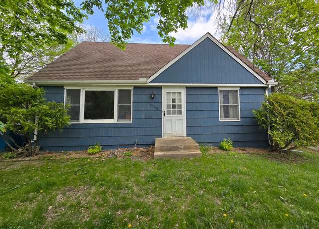 Property at 18540 Azure Rd, Deephaven, MN 55391, 3 beds, 2 baths