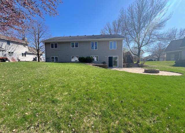 Property at 2210 9th Ave SE, Willmar, MN 56201, 5 beds, 2 baths