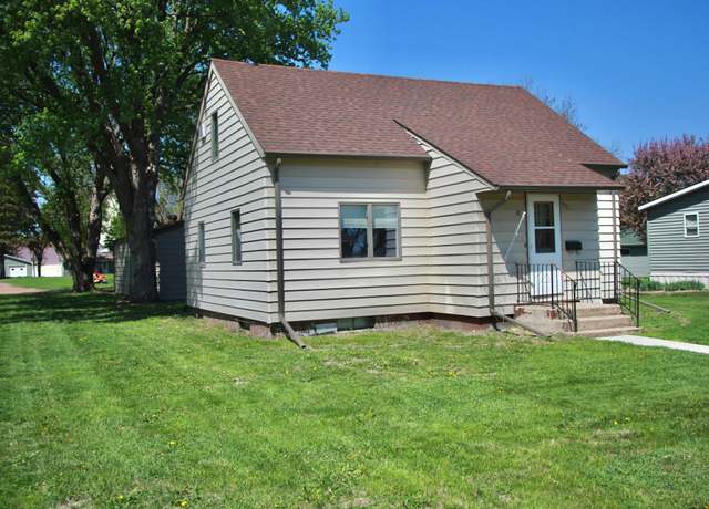 Property at 221 E Winona St, Sanborn, MN 56083, 3 beds, 1 bath