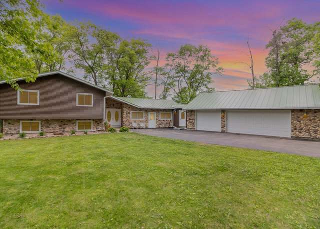 Property at 693 Wildwood Pl, Owatonna, MN 55060, 4 beds, 2 baths