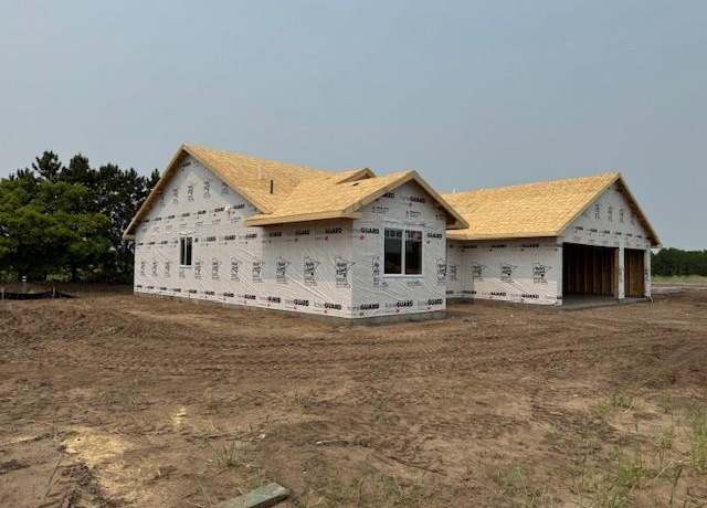 Property at 38636 Hawthorne Ave, North Branch, MN 55056, 3 beds, 2 baths