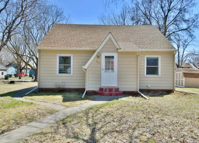Property at 585 Adams St SE, Hutchinson, MN 55350, 3 beds, 3 baths