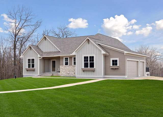 Property at 495 Meadow Ridge Trl, Hudson, WI 54016, 4 beds, 4 baths
