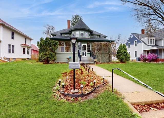 Property at 220 N 3rd St, River Falls, WI 54022, 4 beds, 3 baths