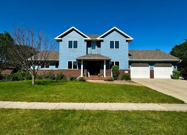 Property at 810 Briarwood Dr, Worthington, MN 56187, 3 beds, 3 baths