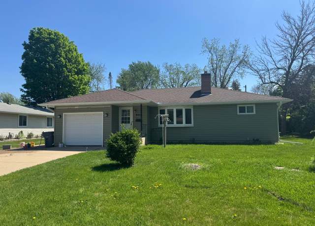 Property at 855 10th Ave SW, Faribault, MN 55021, 3 beds, 2 baths