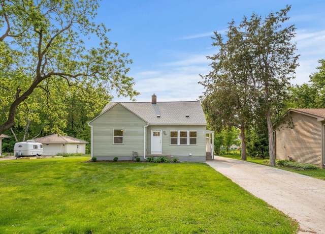 Property at 1001 Glendon St N, Maplewood, MN 55119, 3 beds, 3 baths