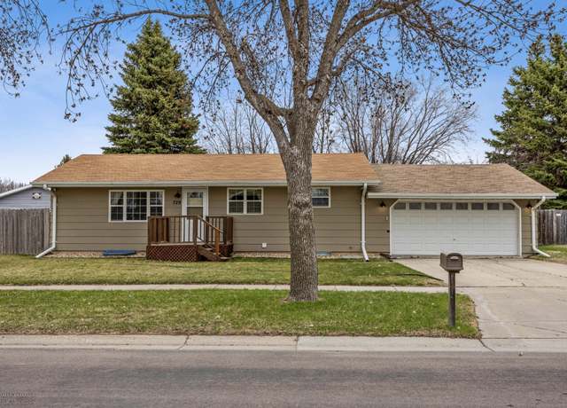 Property at 729 31st St N, Fargo, ND 58102, 3 beds, 2 baths