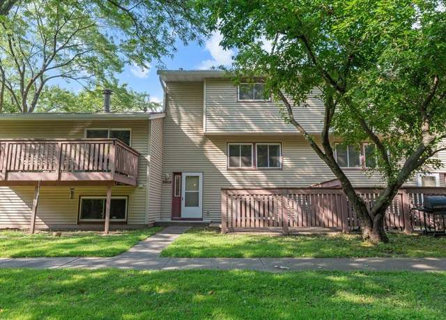 Property at 4788 Grenwich Way N, Oakdale, MN 55128, 3 beds, 2 baths