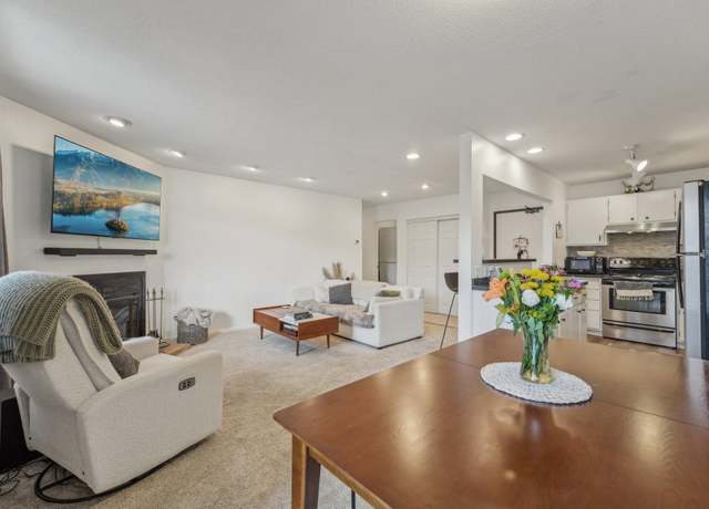 Property at 7301 W 101st St #305, Bloomington, MN 55438, 2 beds, 2 baths