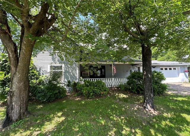 Property at 125 Hampton Ave S, Dallas, WI 54733, 3 beds, 1 bath