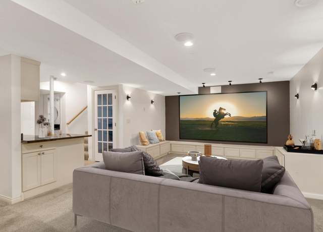 Property at 10935 Eagle View Pl, Woodbury, MN 55129, 4 beds, 4 baths