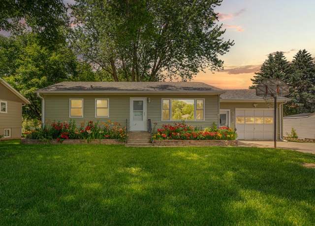 Property at 1032 Valley View Rd, Faribault, MN 55021, 4 beds, 1 bath