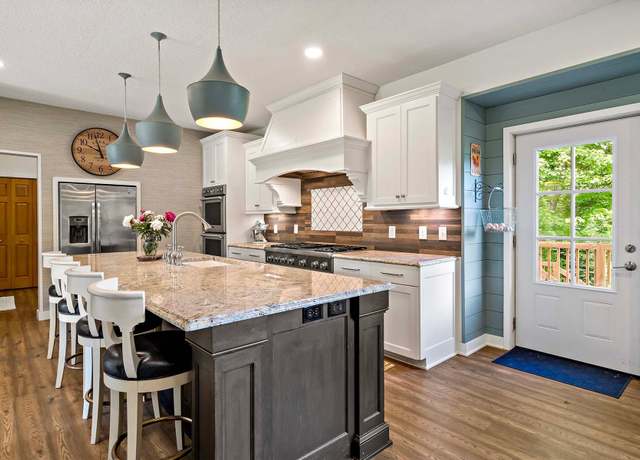 Property at 15084 Appaloosa Trl NE, Prior Lake, MN 55372, 5 beds, 4 baths