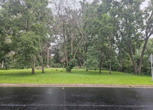 Property at 822 Palm Ct, Maplewood, MN 55109