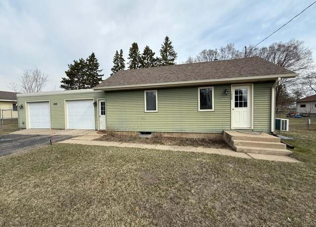Property at 1009 15th St NW, Bemidji, MN 56601, 3 beds, 2 baths