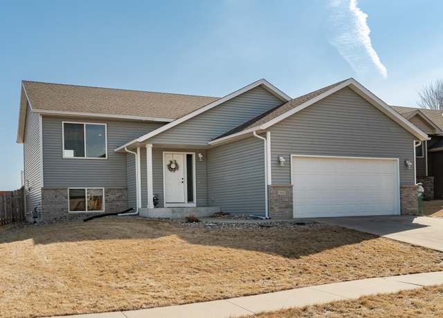 Property at 3802 44th Ave NW, Rochester, MN 55901, 4 beds, 3 baths