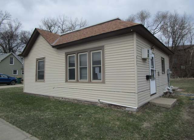 Property at 318 W College Dr, Marshall, MN 56258, 2 beds, 1 bath