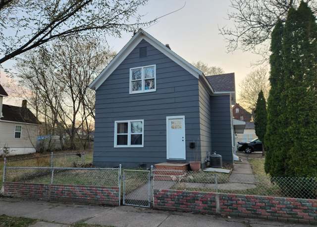 Property at 983 Marion St, Saint Paul, MN 55117, 4 beds, 1 bath